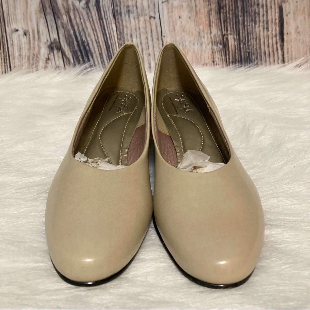Soft Style Pumps - Picture 3 of 7